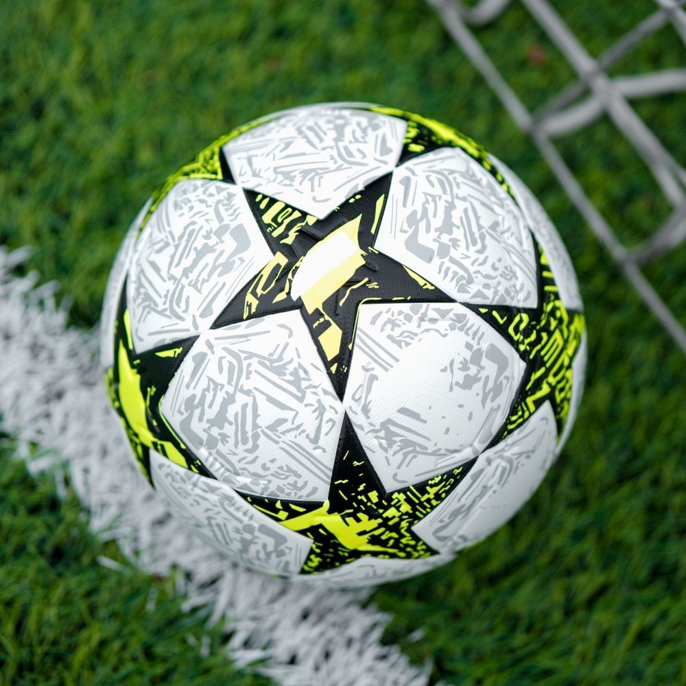 Футбольний мʼяч у стилі Ліги Чемпіонів, розмір 5 (салатовий графіті) 0006-5 фото
